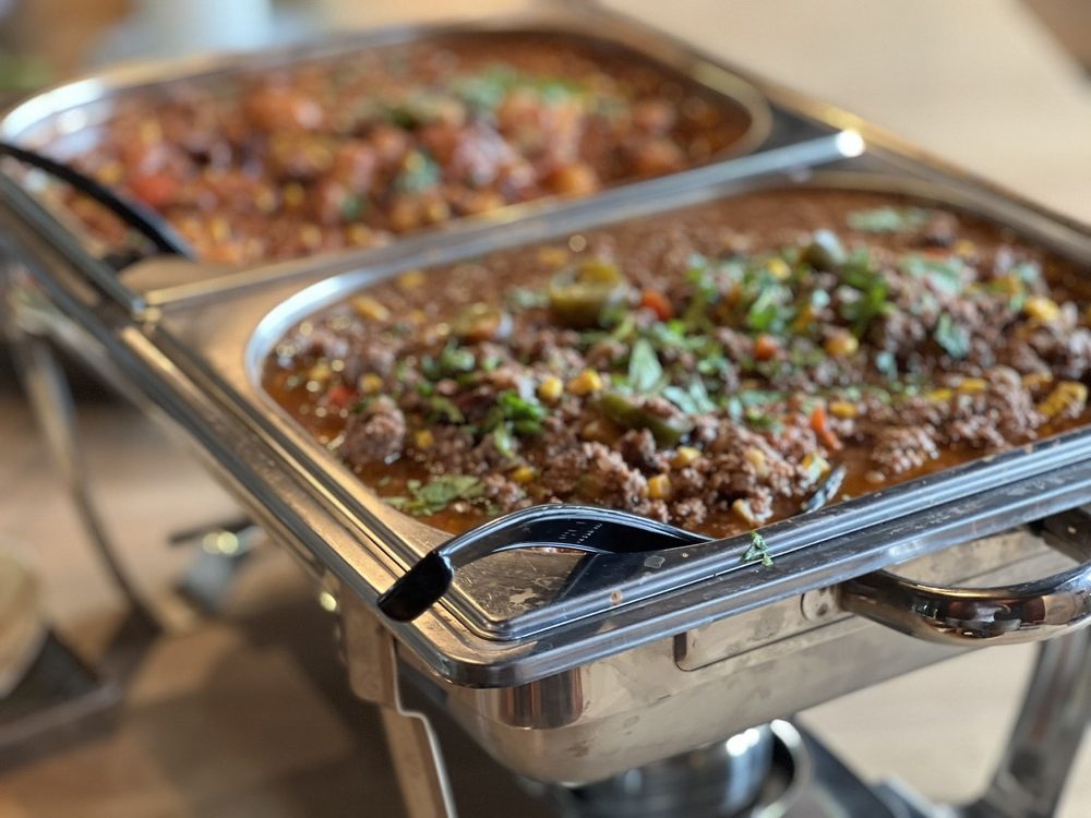 Warmes Gericht aus dem Chafing Dish